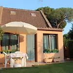 Seaside Near The Beach, Garden & Bbq *