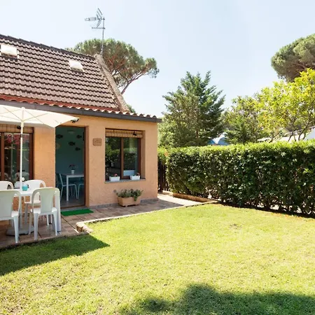 Seaside Near The Beach, Garden & Bbq