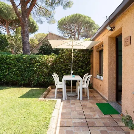Seaside Near The Beach, Garden & Bbq *